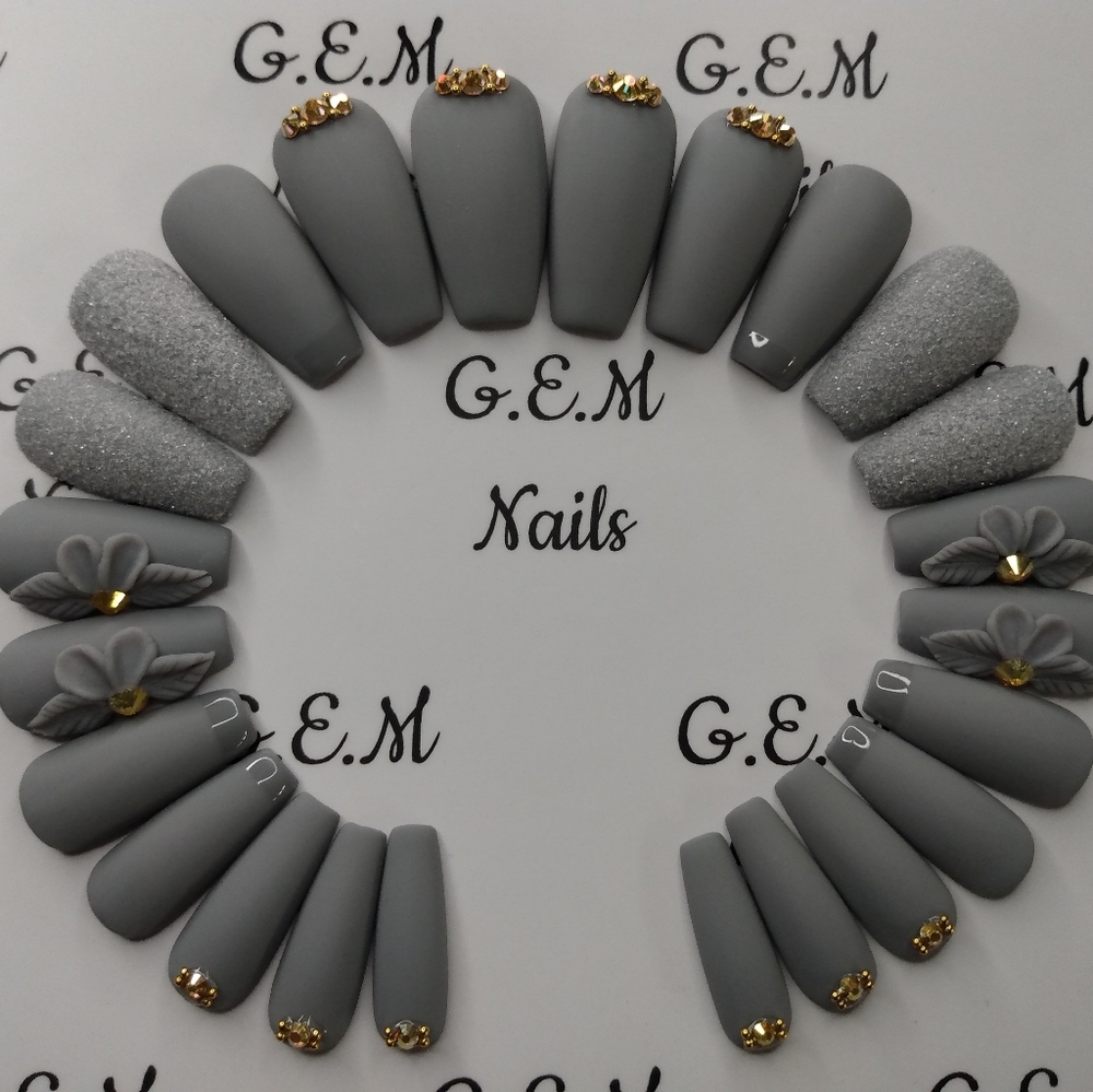 Press on nails (medium length tapered coffin)